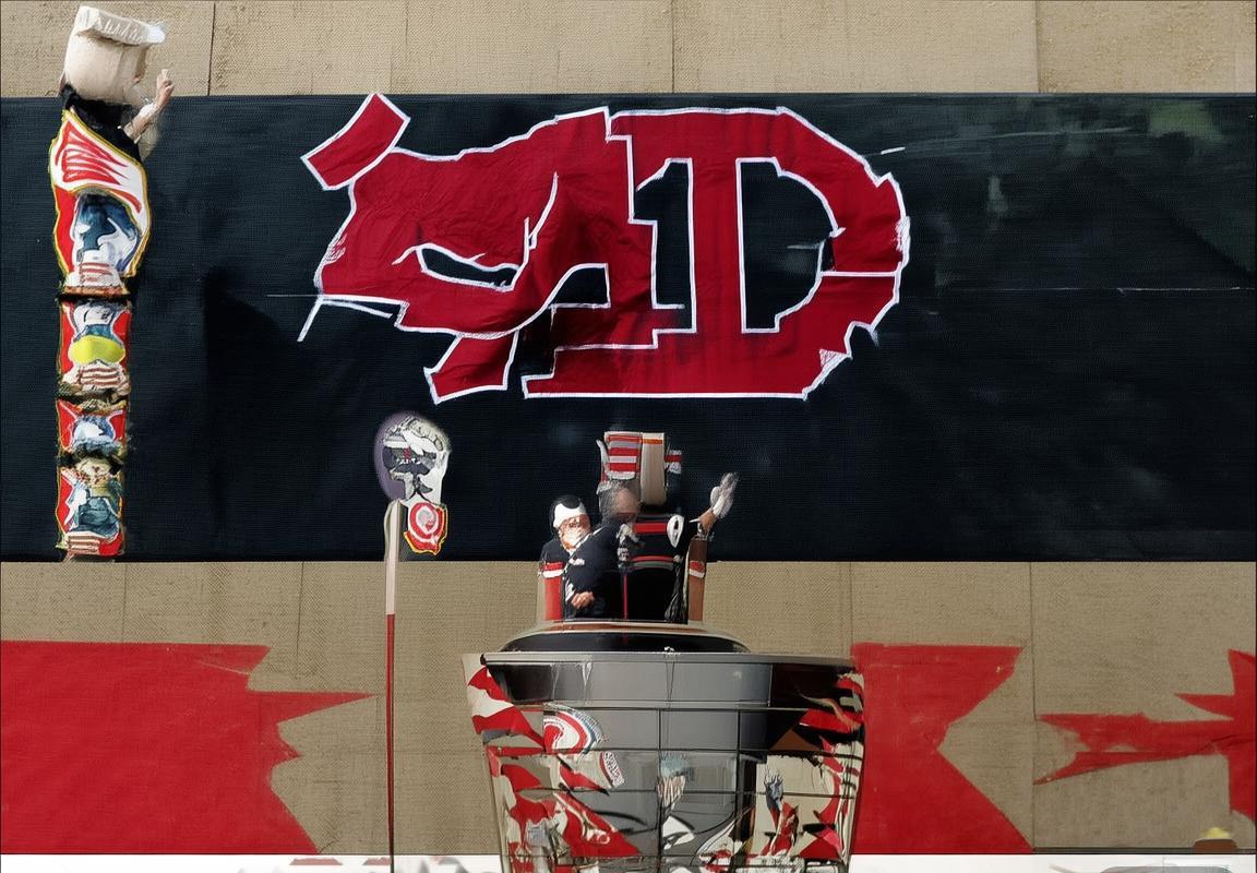 PSG与伊斯巅峰对决：赛前预热与历史回顾